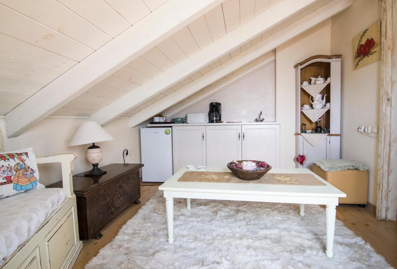 Cozy Attic Apartment Арахова Екстериор снимка